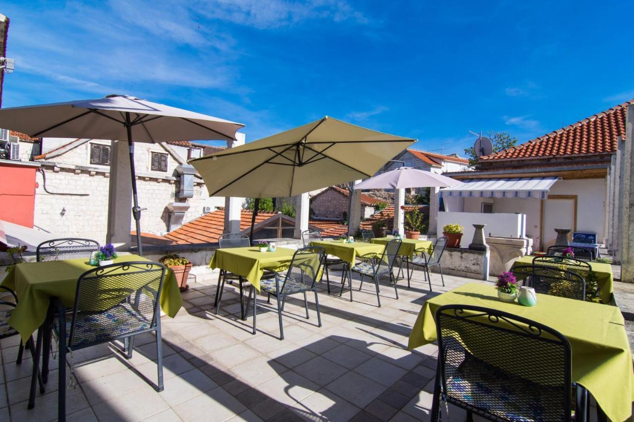 Vila Liza Bed and Breakfast Trogir Buitenkant foto